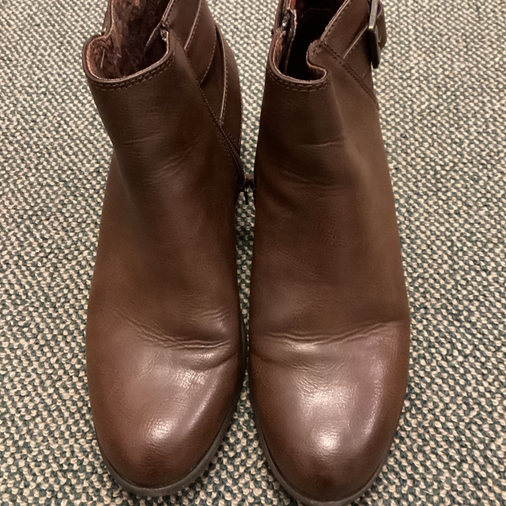 EUC Size 8.5 booties
